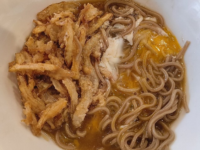 かき揚げとたまごの対比