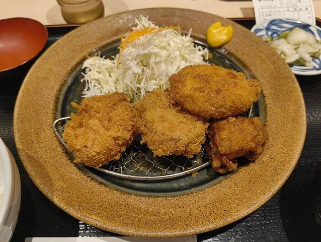 日替り定食（ヒレカツ&times;2、下町コロッケ、唐揚げ）