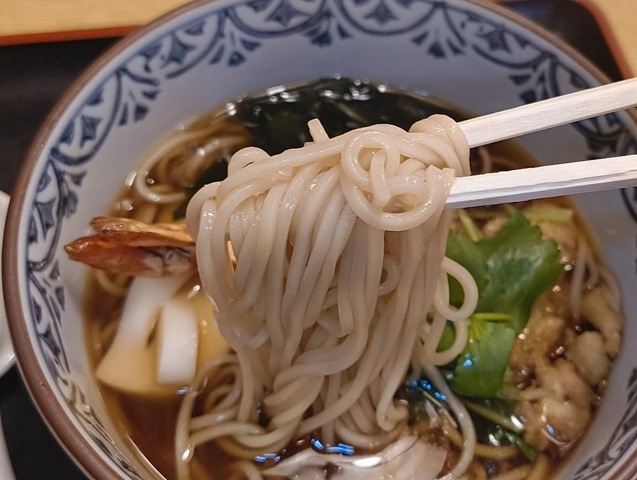 蕎麦を手繰る