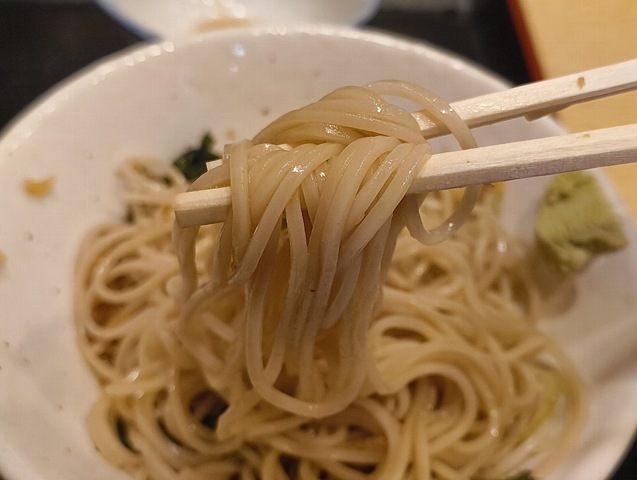 蕎麦を手繰る