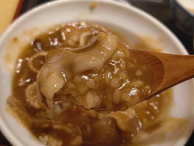 この熱々の豚肉がうまいのだよ（笑）