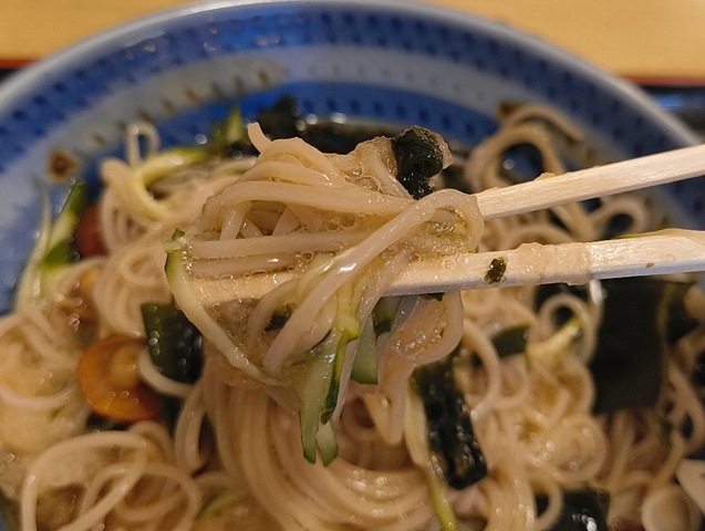 ヌルヌルの3乗になった蕎麦を手繰る