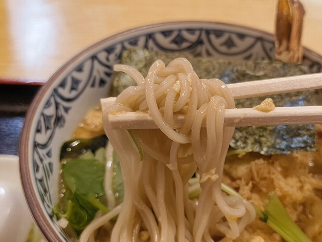 蕎麦を手繰る