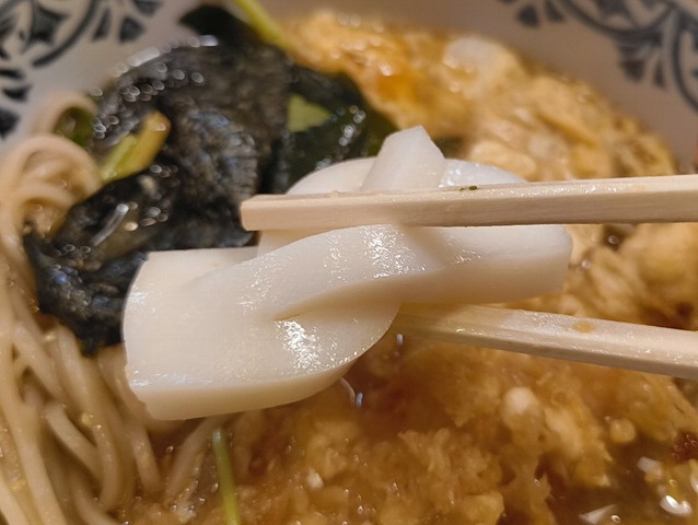 かまぼこの枕もいただくのだ