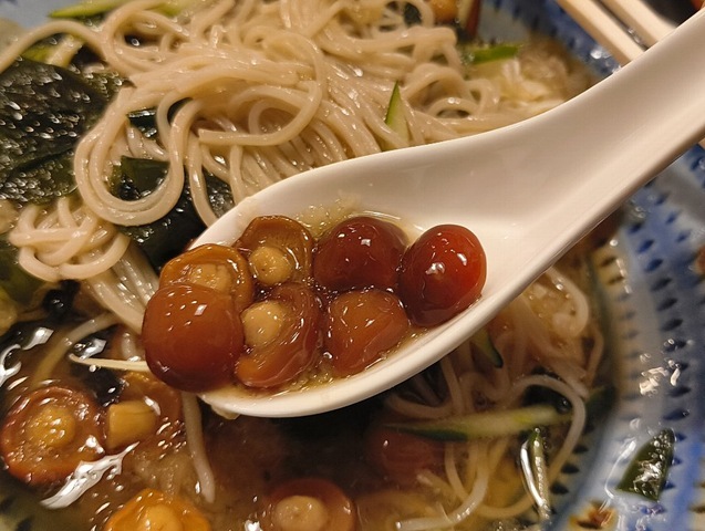 なめこはレンゲ掬って食べる