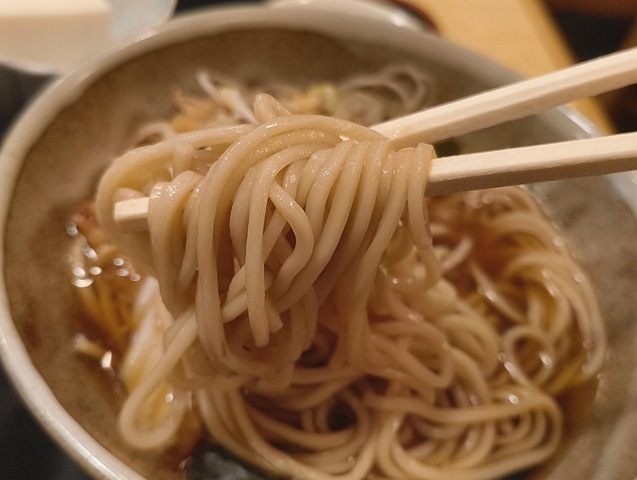 蕎麦を手繰る