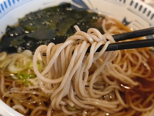 蕎麦を手繰る