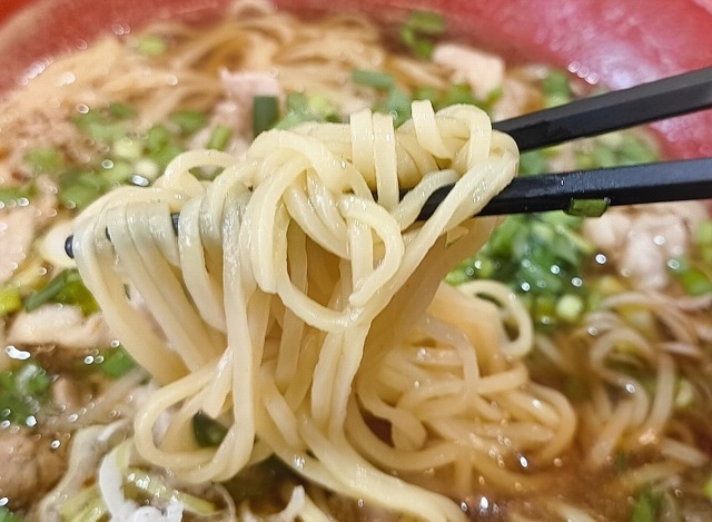 中華そばを手繰る
