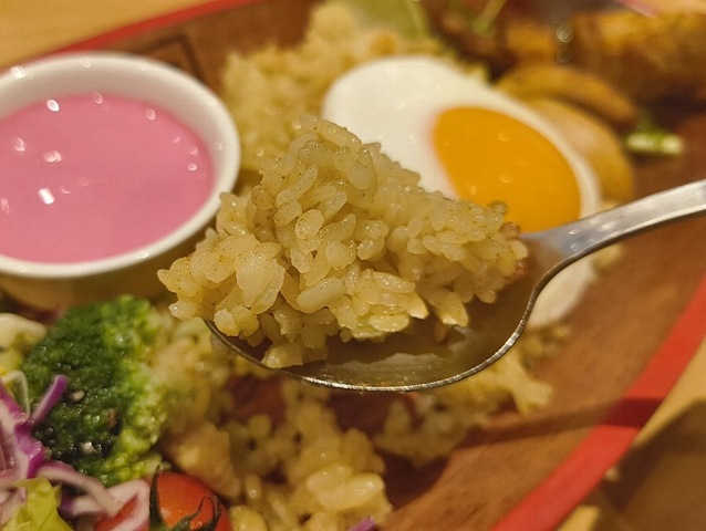 ビリヤニを食べる