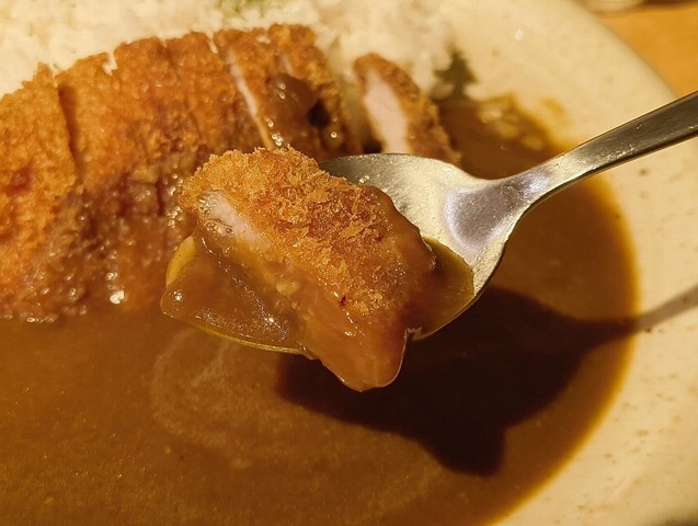 カツを食べる