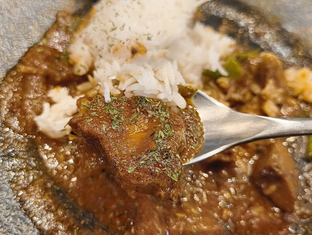 ポークを食べる