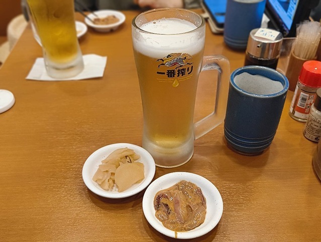 生ビールとおしんこと塩辛 生ビールとおしんこと塩辛