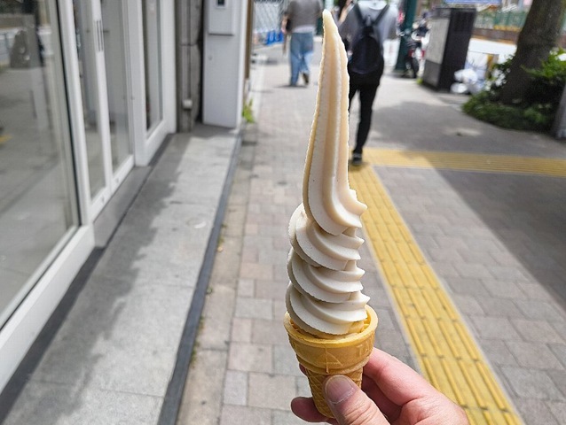 渋谷の『白一』へ「牛乳フロート」と「ナチュラルアイス」を楽しみに行ったのだ。月に1回の楽しみだけど、渋谷も漸くアイスクリームの季節になってきた。勿論、食べ歩きには、だけれどもね（笑）。（白一 渋谷店：渋谷区神南1丁目）