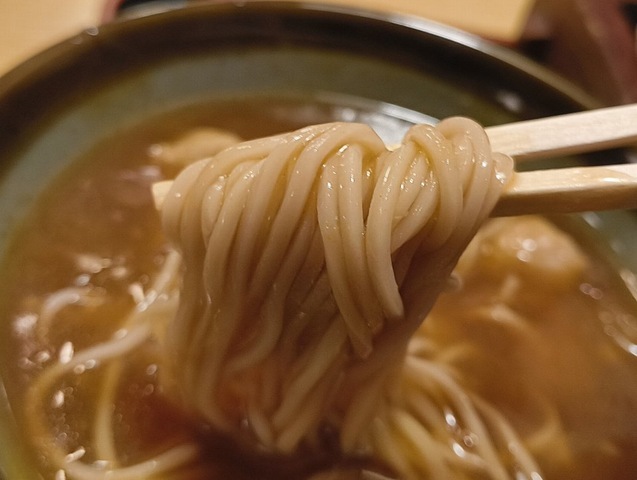カレーをたっぷりつけて食べる