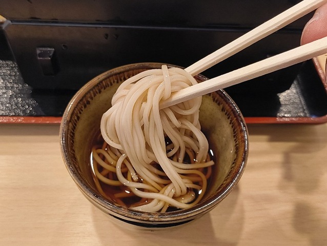 そして蕎麦汁につける