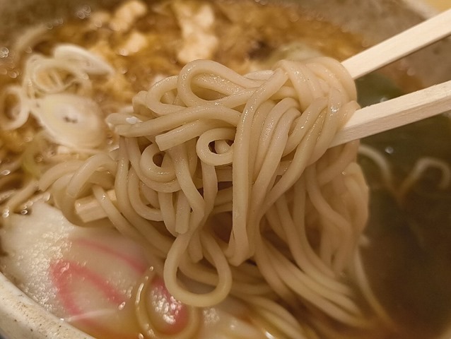 まずは蕎麦を手繰る