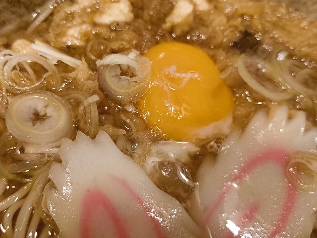 まずは蕎麦を手繰る