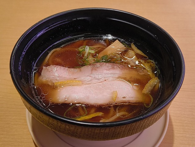 黒醤油ラーメン