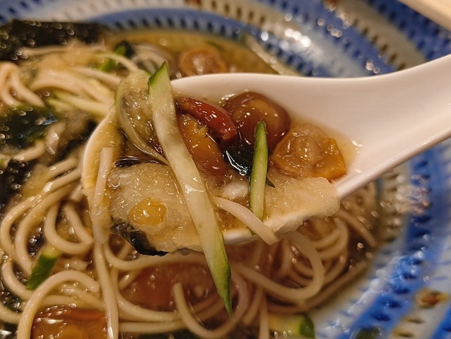 なめこはレンゲ掬って食べる
