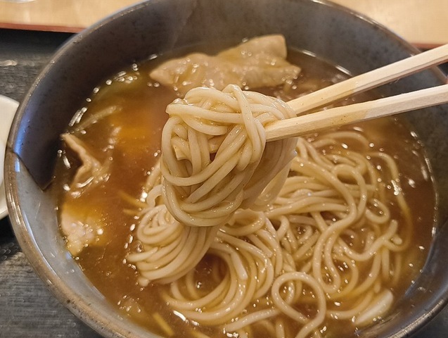 蕎麦を手繰る