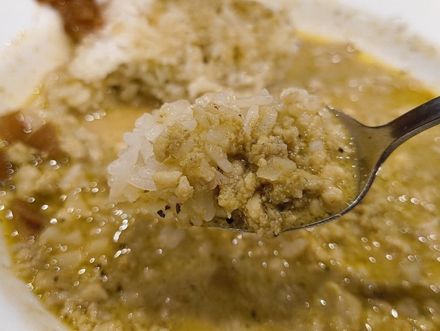 ドライグリーンカレーを一口