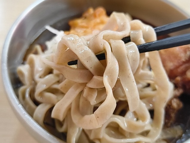 太麺を手繰る
