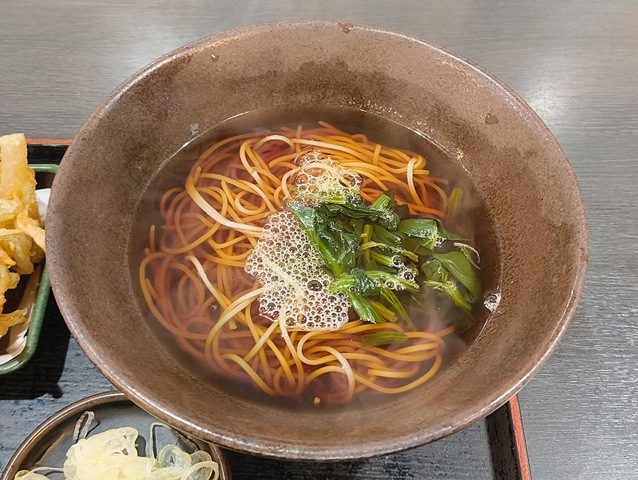 かけそば（ほうれん草入り）