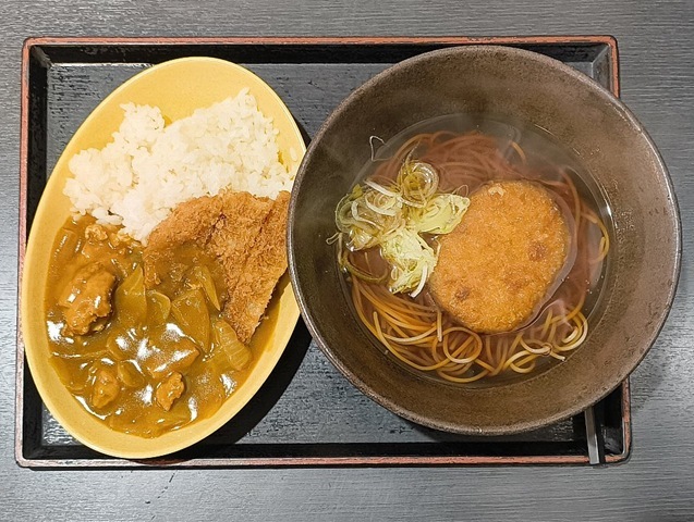 ミニカツカレーとコロッケそば