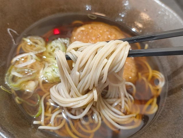 蕎麦を手繰る