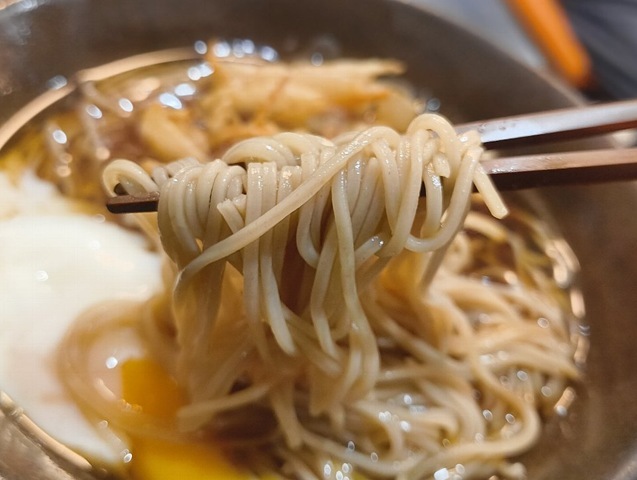 蕎麦を手繰る