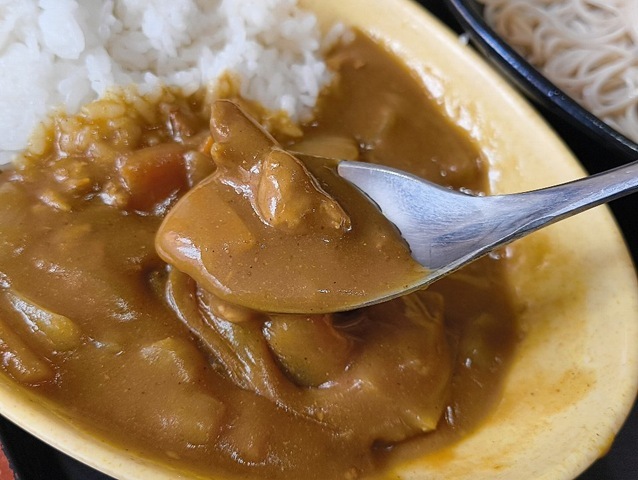 ミニカレーを食べる
