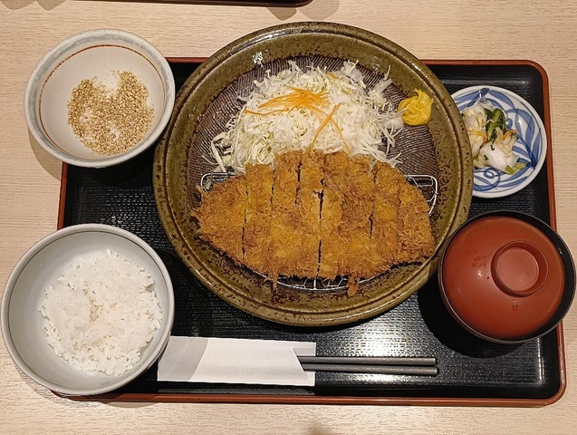 特撰ロースかつ定食（180g）