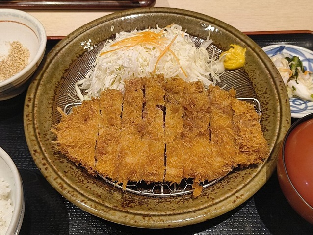 特撰ロースかつ定食（180g）