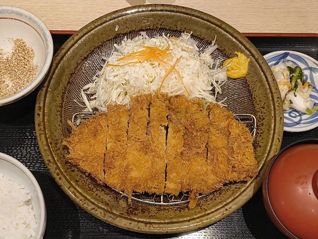 『こだわりとんかつ かつき亭 吾妻橋店』で「特撰ロースかつ定食（180mg）」でランチ。「とんかつ」が食べたかったのだが、それもカレーのかかってないものをだ。うまかったのだよ（笑）。（こだわりとんかつ かつき亭 吾妻橋店：墨田区吾妻橋3丁目）