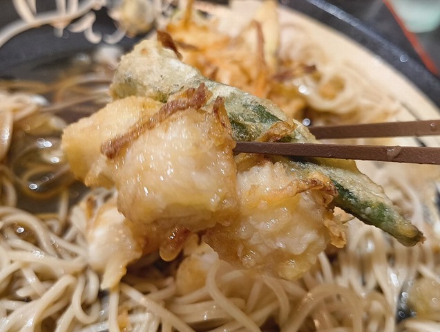 小柱を食べる