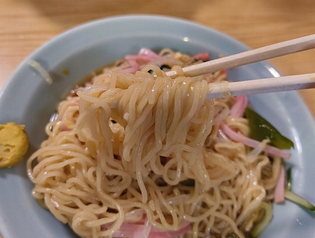 めんを手繰る