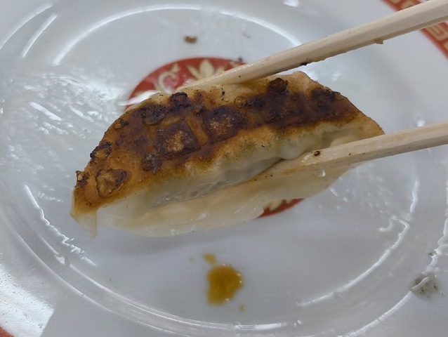 最後の餃子を食べる（笑）