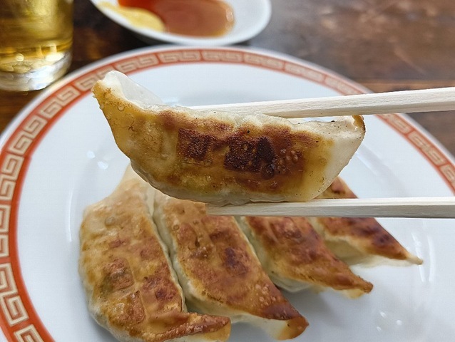 一皿目を食べる