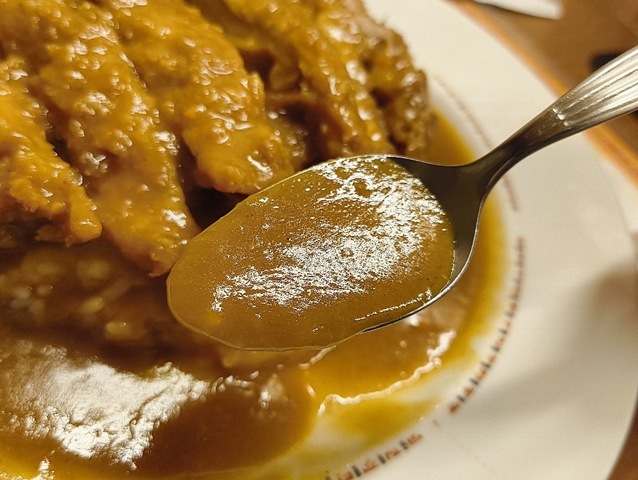 カレー食べる