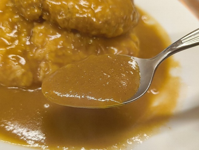 カレー食べる
