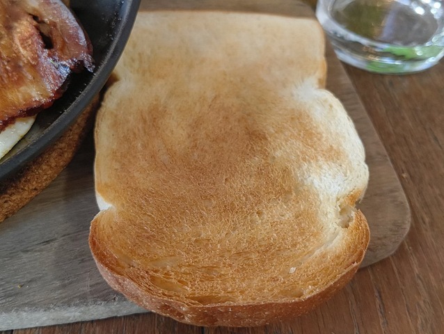 Manufacture製造の食パンのトースト