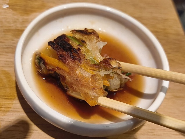 ねぎにらチヂミを食べる