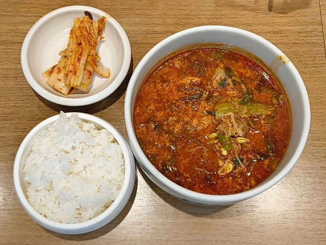 ユッケジャンスープ＋ご飯＋白菜キムチ