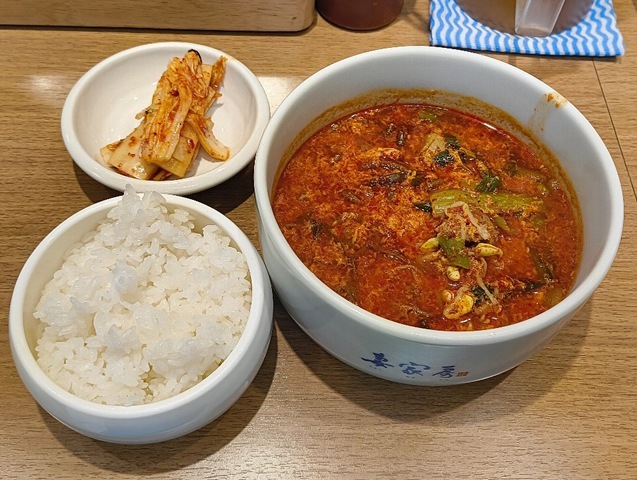 ユッケジャンスープ＋ご飯＋白菜キムチ