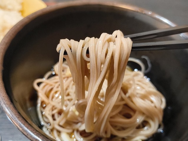 蕎麦を手繰る