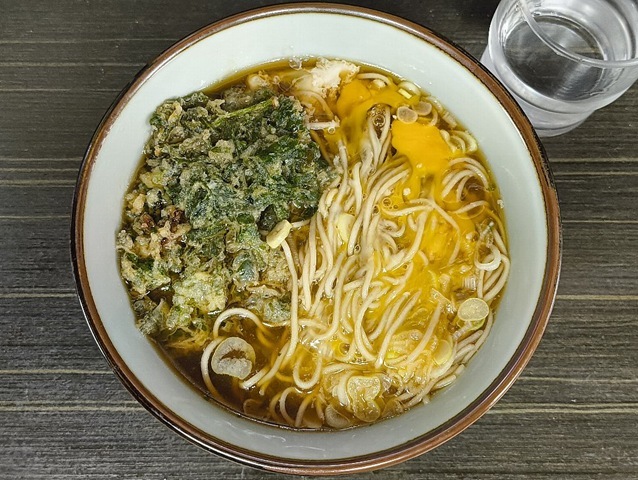 春菊の「緑」とたまごの「黄」の見事なコントラスト