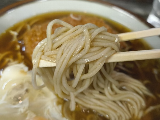 蕎麦を手繰る