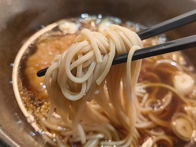 蕎麦を手繰る