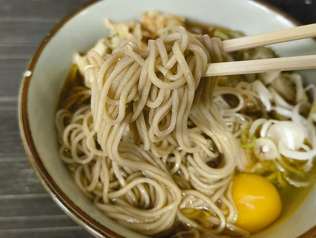 蕎麦を手繰る