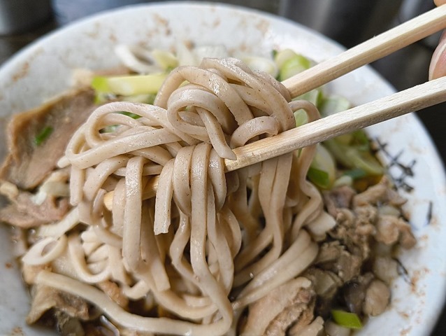 蕎麦を手繰る